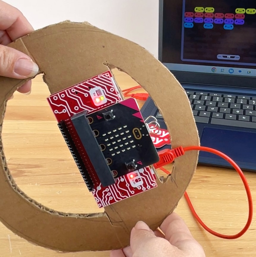 Makey Makey Code-a-Key Backpack: adaptér pro microbit příklad použití